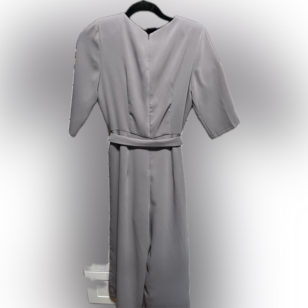 Elegant Gray V-Neck Aryeh jumpsuit (D1) - Picture 3 of 10